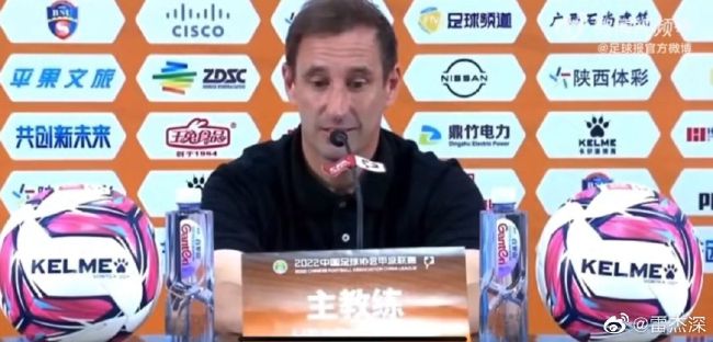 丫鬟走开了一下，不一会儿就回来了，身后带着家里的一个长工。